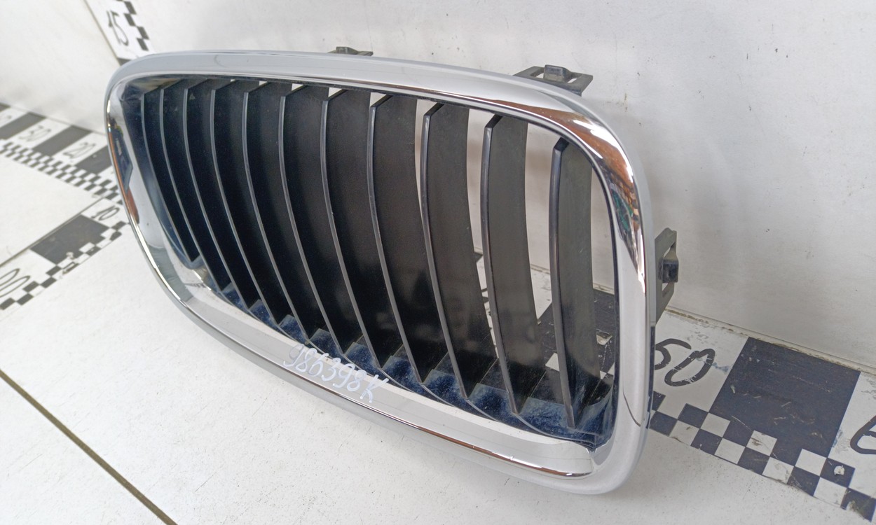 Решетка радиатора правая BMW 3er F30