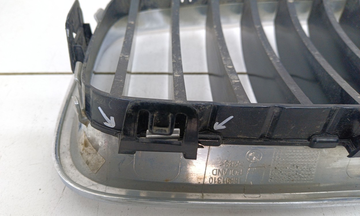 Решетка радиатора правая BMW 3er F30