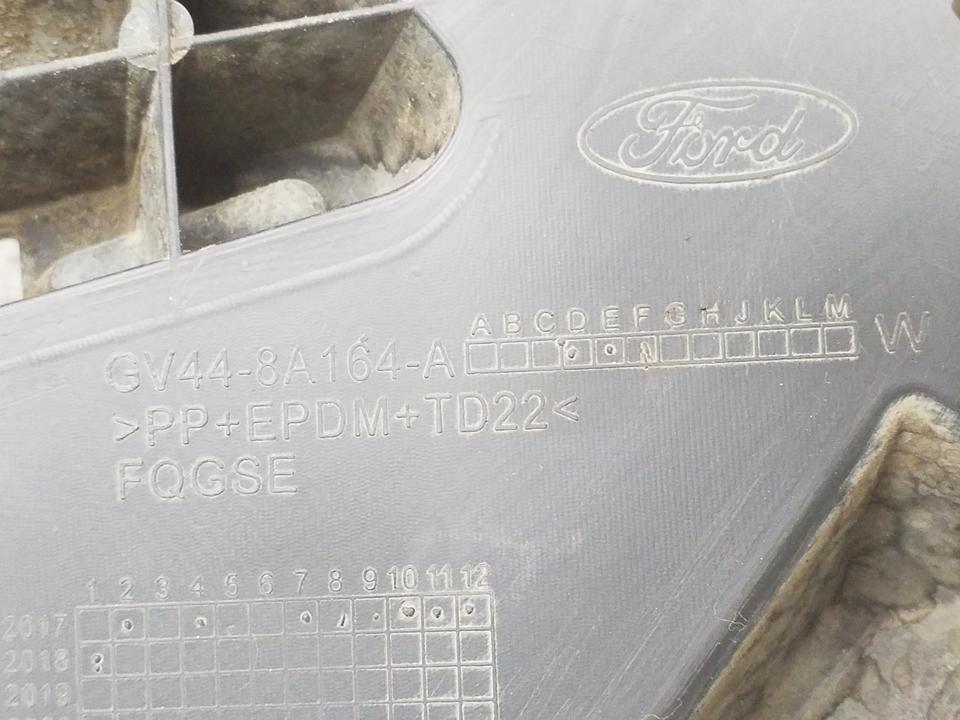 Кронштейн решетки радиатора Ford Kuga 2 Restail