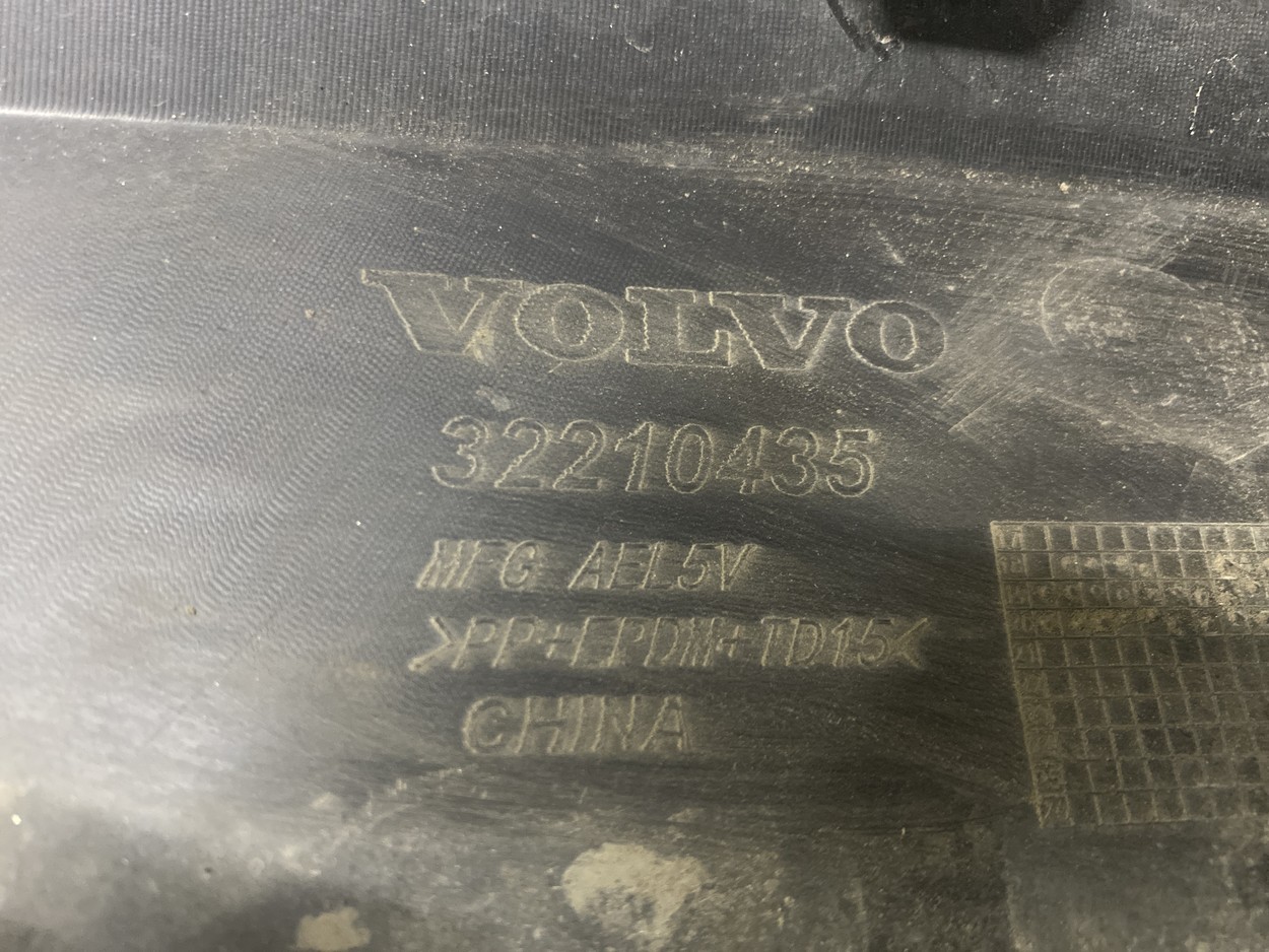 Бампер передний Volvo XC40