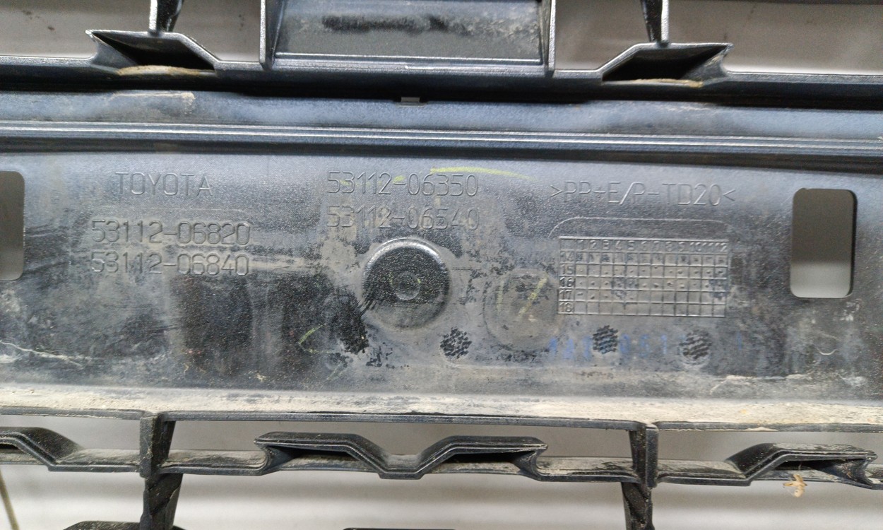 Решётка радиатора Toyota Camry V55 Restail