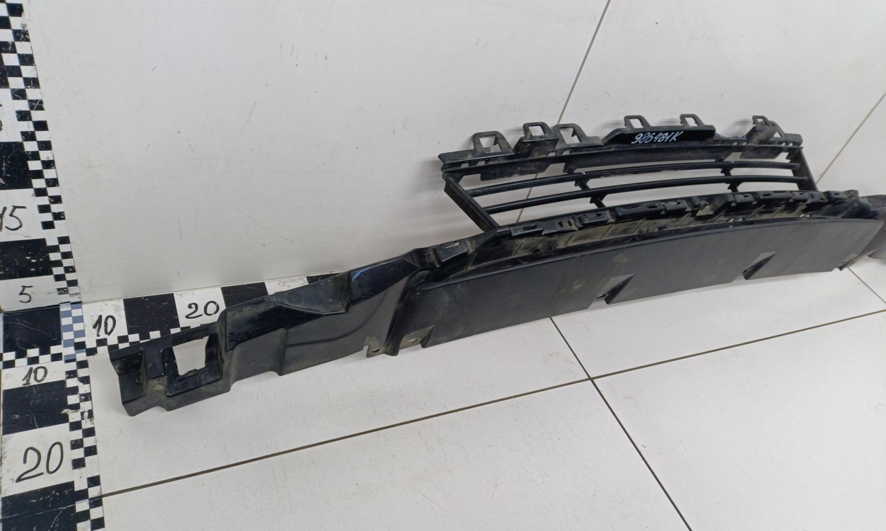 Решетка переднего бампера центральный BMW 3er F30 Restail