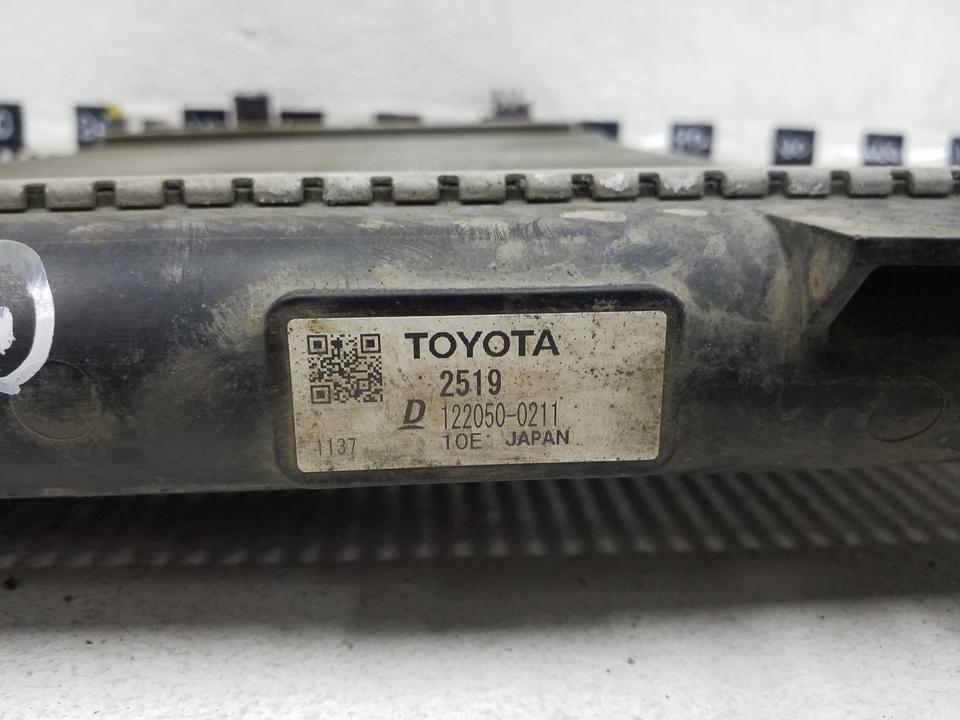 Радиатор охлаждения двигателя Toyota Camry V70