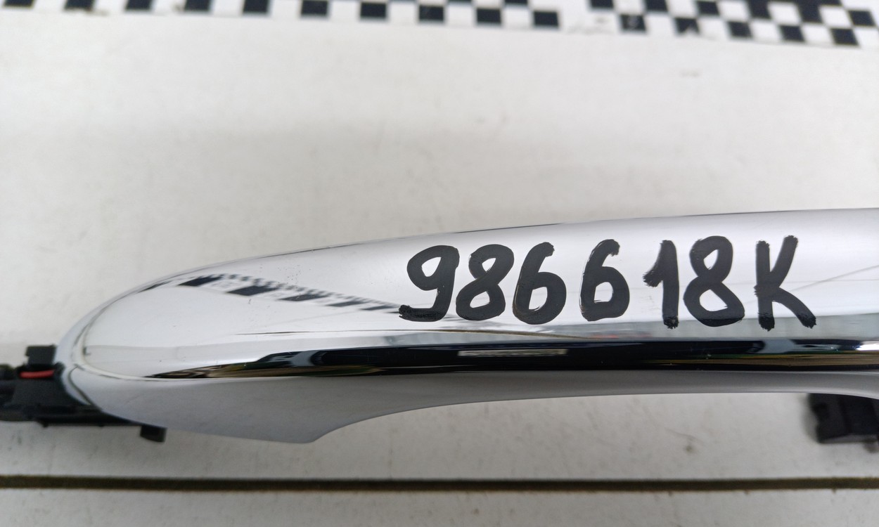 Ручка двери передней левой Maserati Levante 1