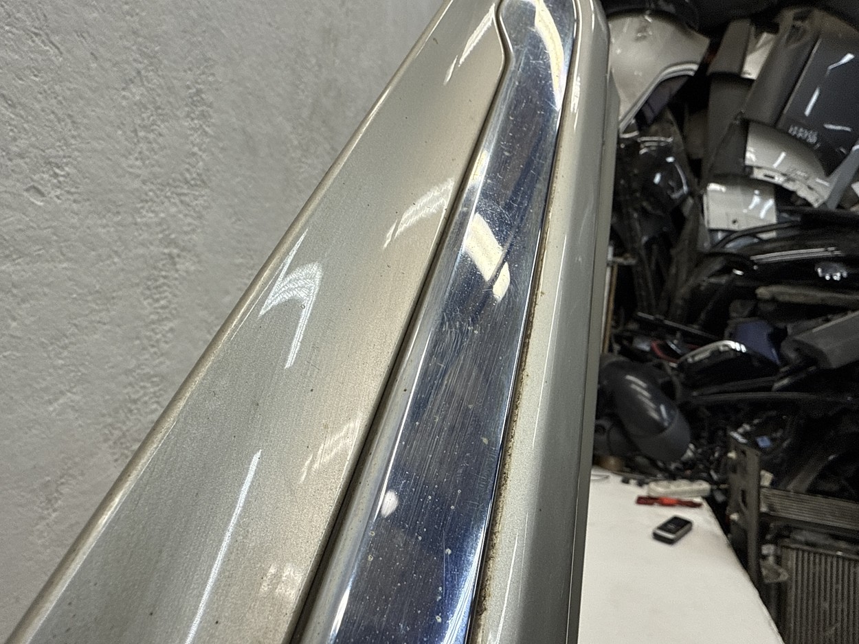 Накладка двери передней правой Volvo XC60 2