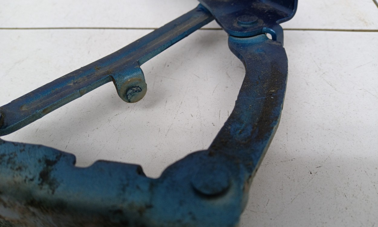 Петля капота правая Geely Monjaro