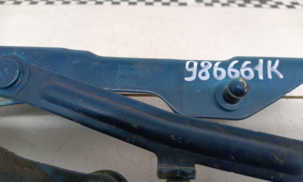 Петля капота правая Geely Monjaro