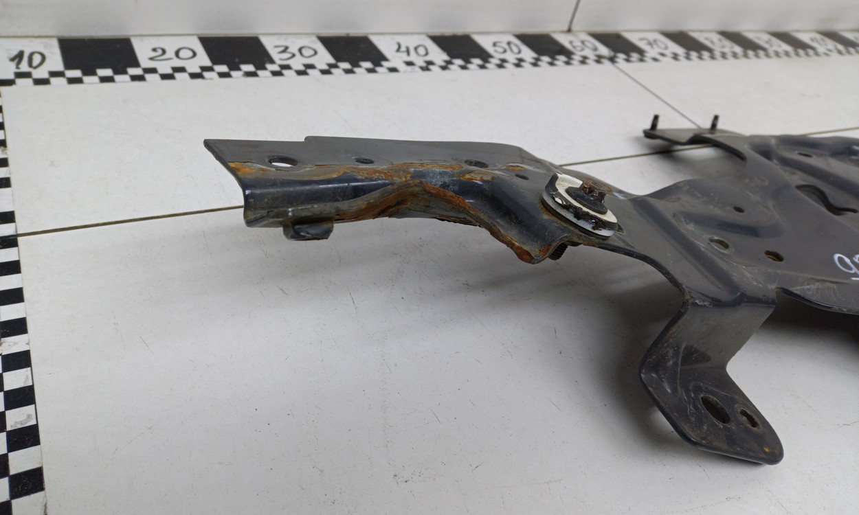 Кронштейн решётки радиатора левый Volvo FH 4