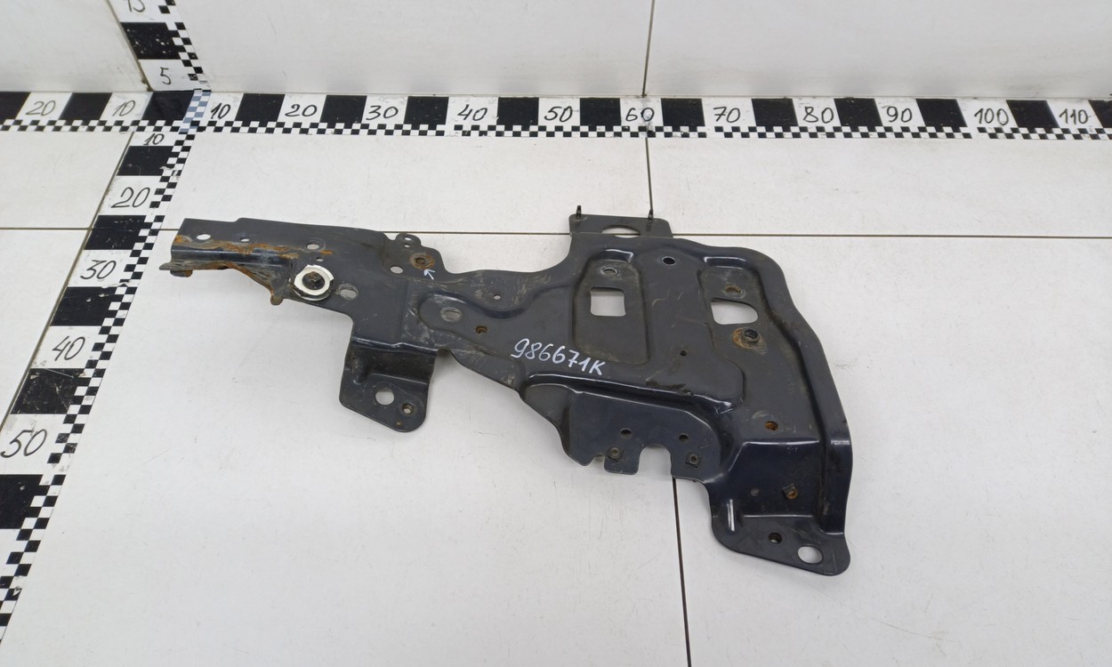 Кронштейн решётки радиатора левый Volvo FH 4