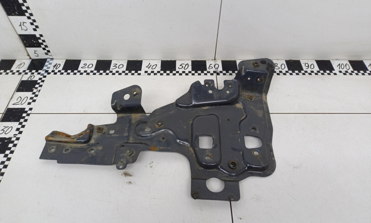 Кронштейн решётки радиатора левый Volvo FH 4