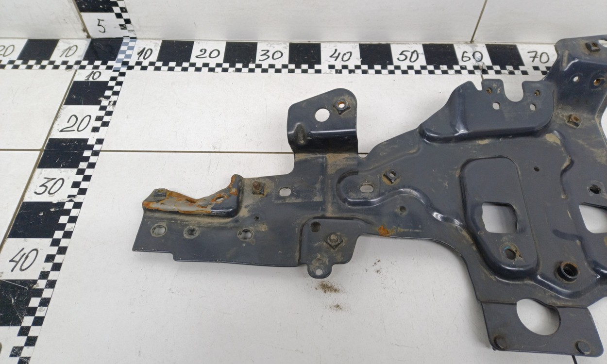 Кронштейн решётки радиатора левый Volvo FH 4