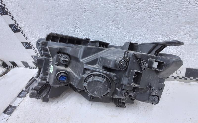 Фара передняя правая Kia Sorento 4 LED