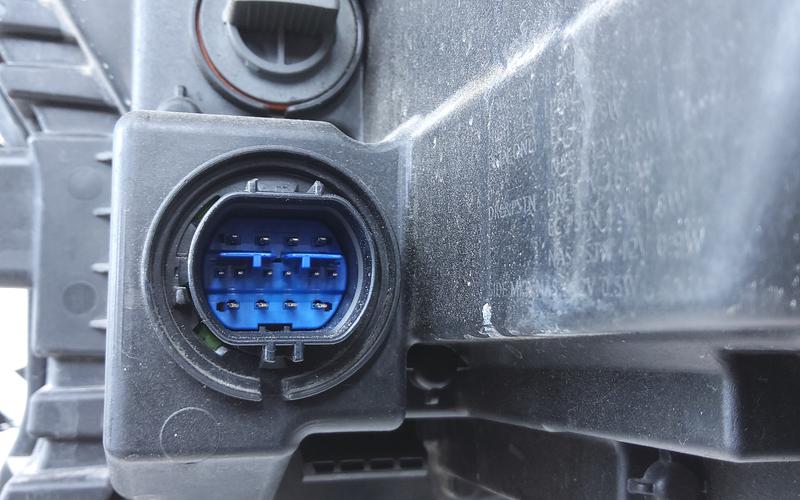 Фара передняя правая Kia Sorento 4 LED