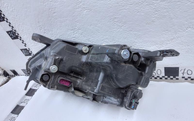 Фара передняя правая Geely Coolray LED