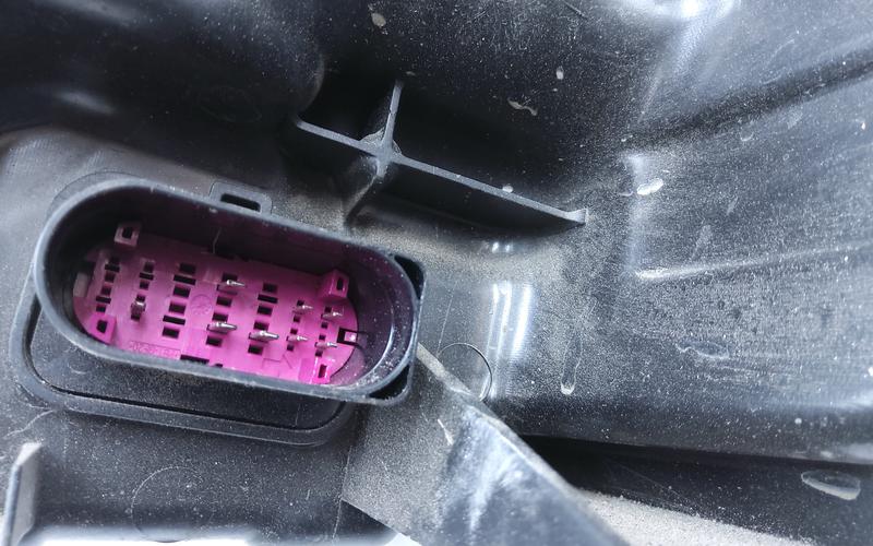 Фара передняя правая Geely Coolray LED