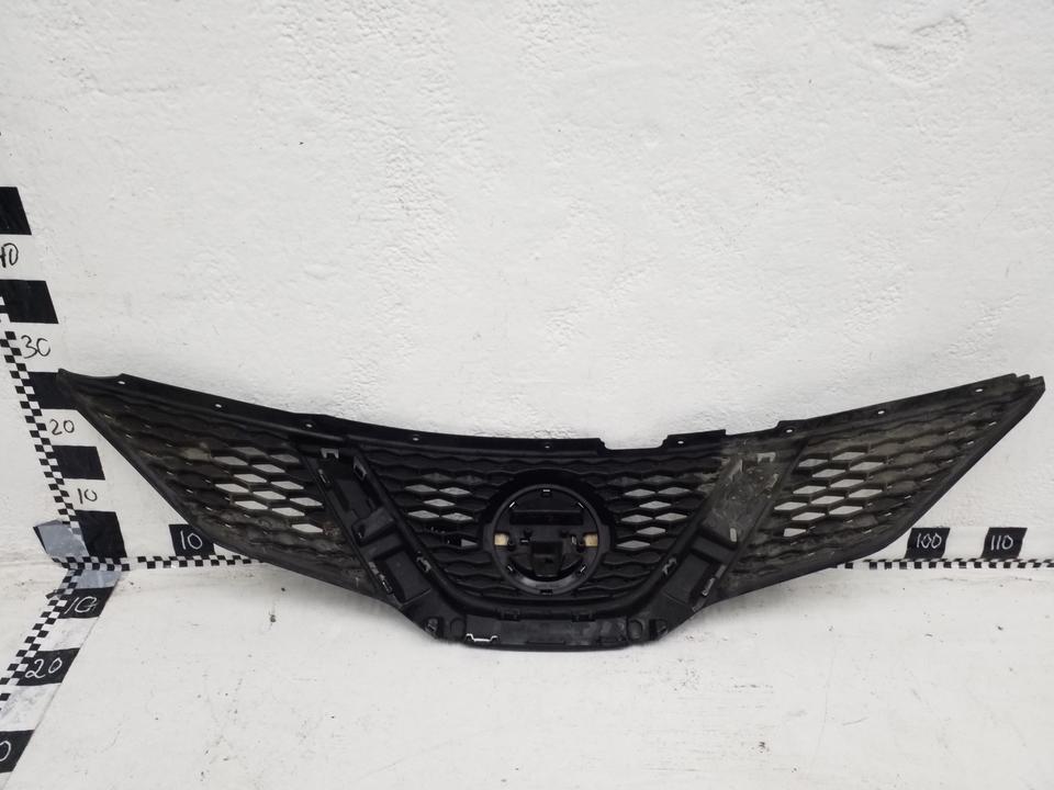 Решетка радиатора Nissan Qashqai 2