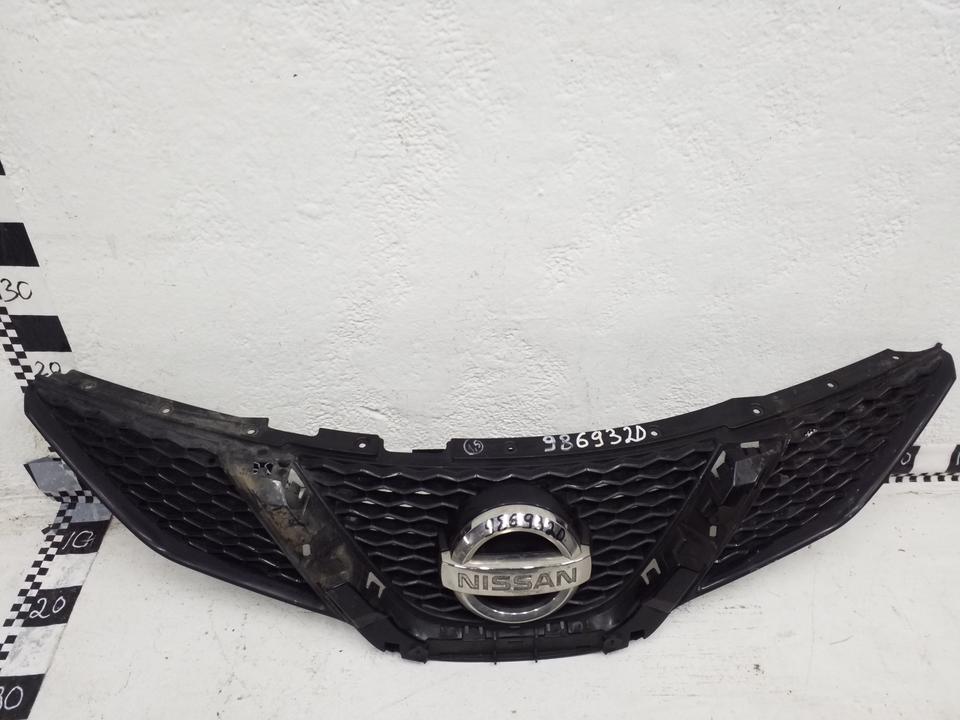 Решетка радиатора Nissan Qashqai 2