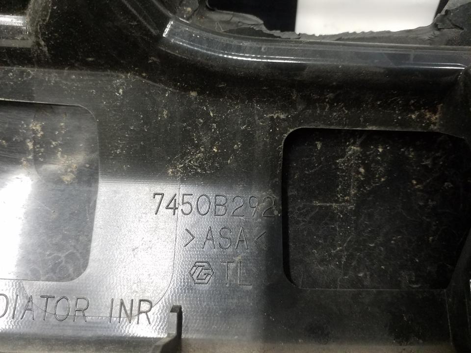 Решетка радиатора Mitsubishi L200 5 Restail