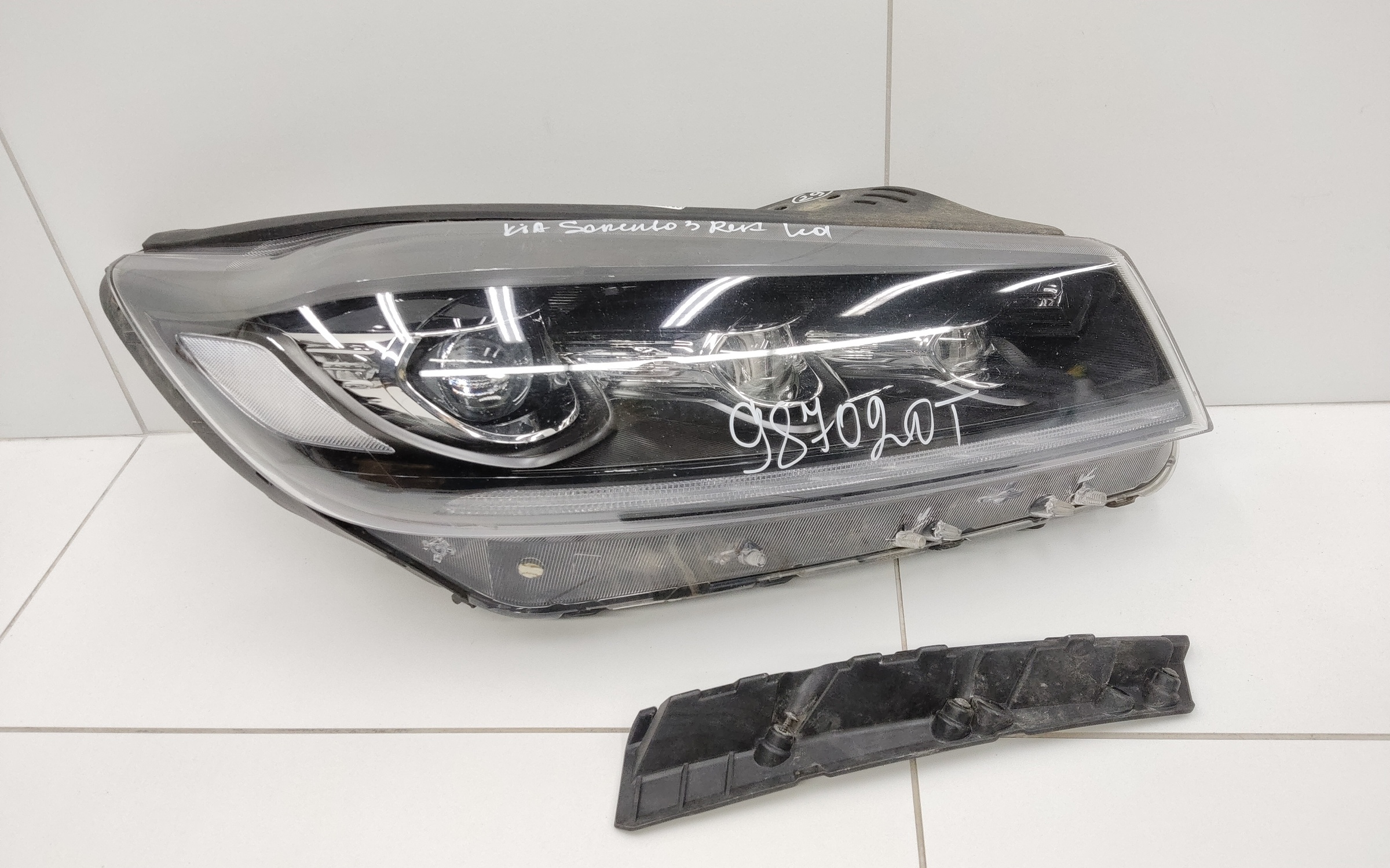 Фара передняя правая Kia Sorento 3 Restail LED