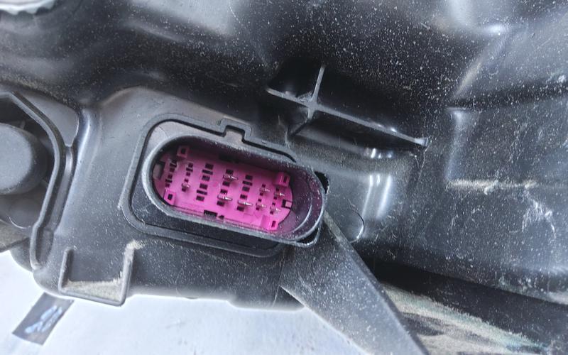 Фара передняя правая Geely Coolray LED