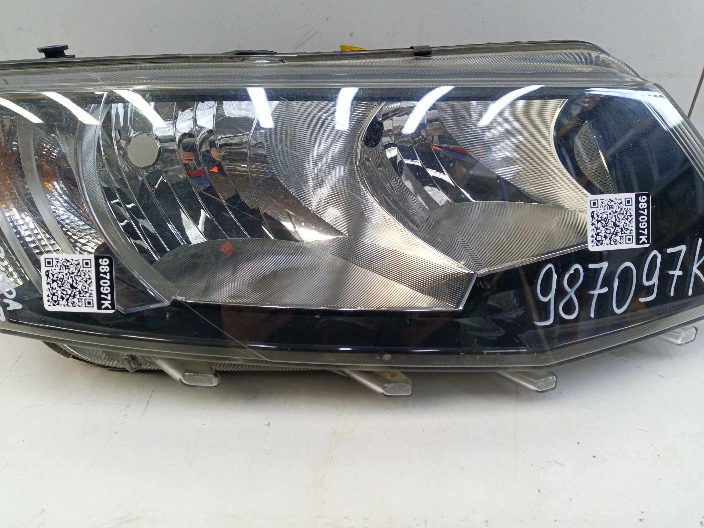 Фара передняя правая Skoda Octavia A7 галоген