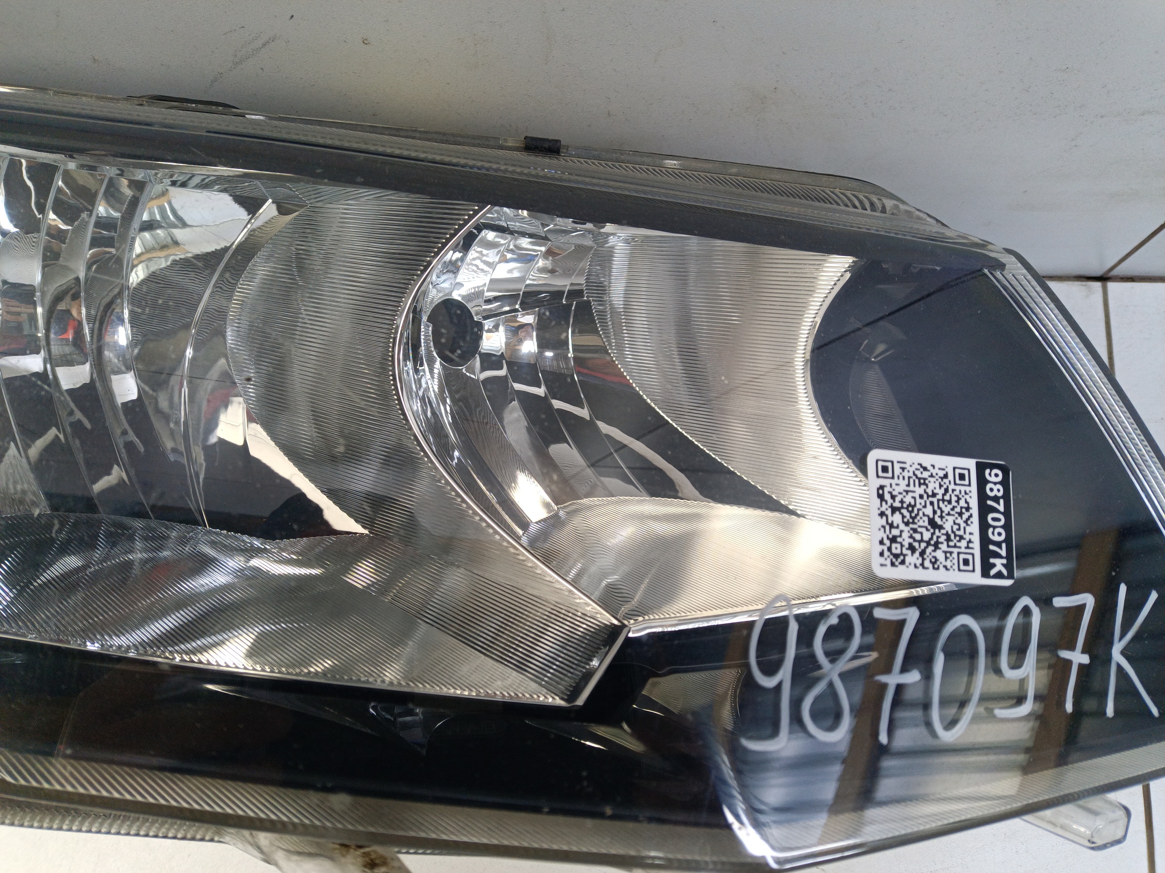 Фара передняя правая Skoda Octavia A7 галоген