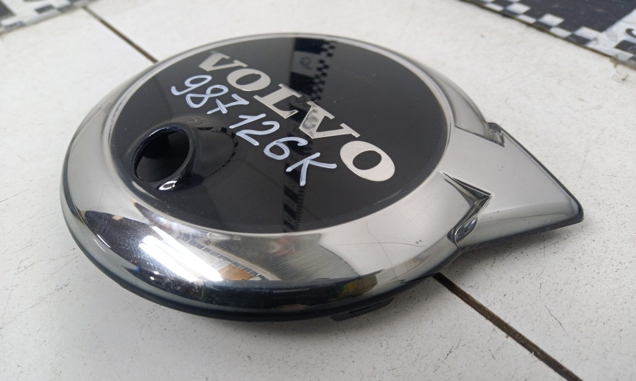 Эмблема решетки радиатора Volvo XC90 2 Restail с подогревом под камеру