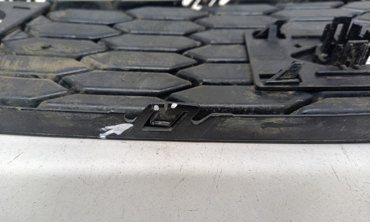 Решетка переднего бампера правая Audi Q3 1 Restail S-Line