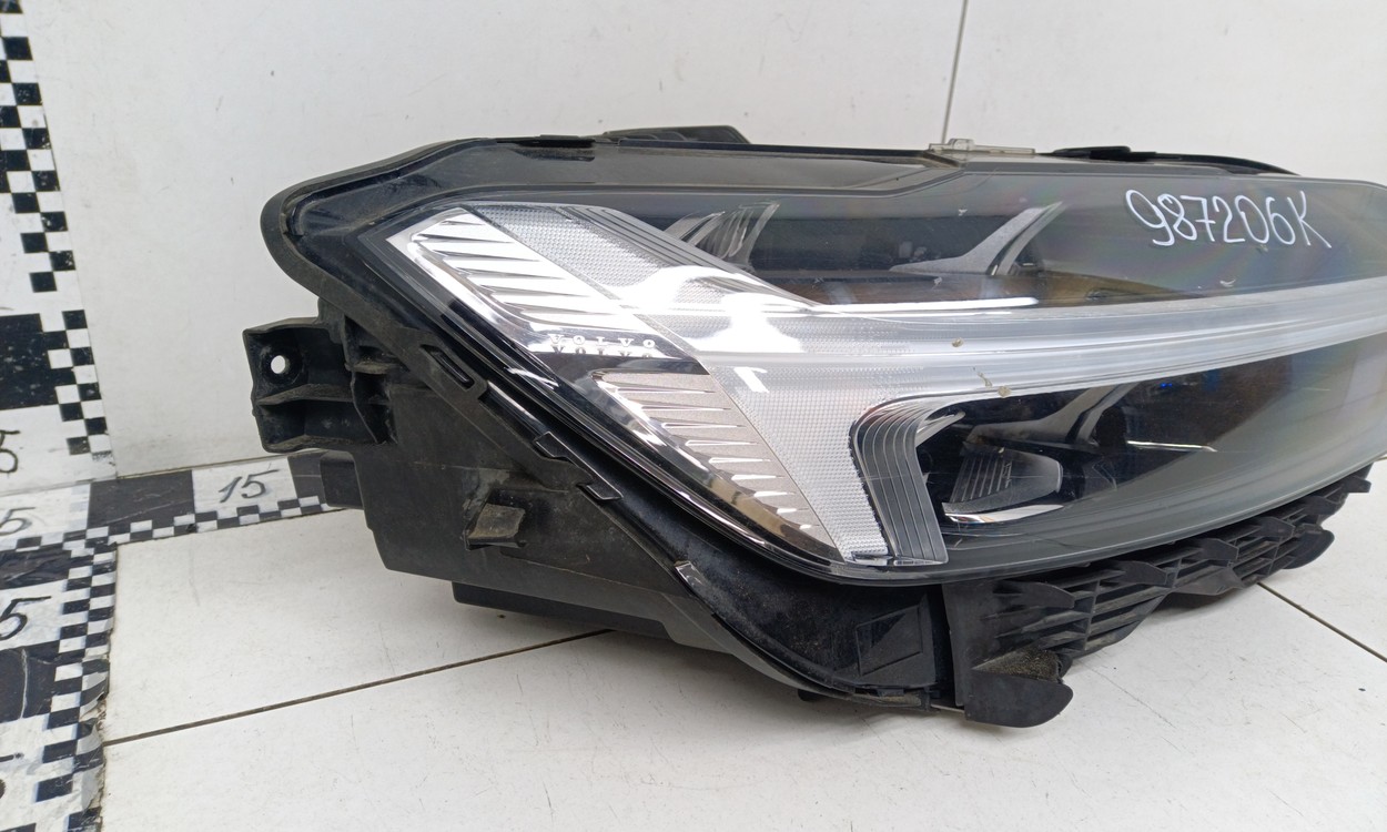 Фара передняя правая Volvo XC60 2 Restail Full LED