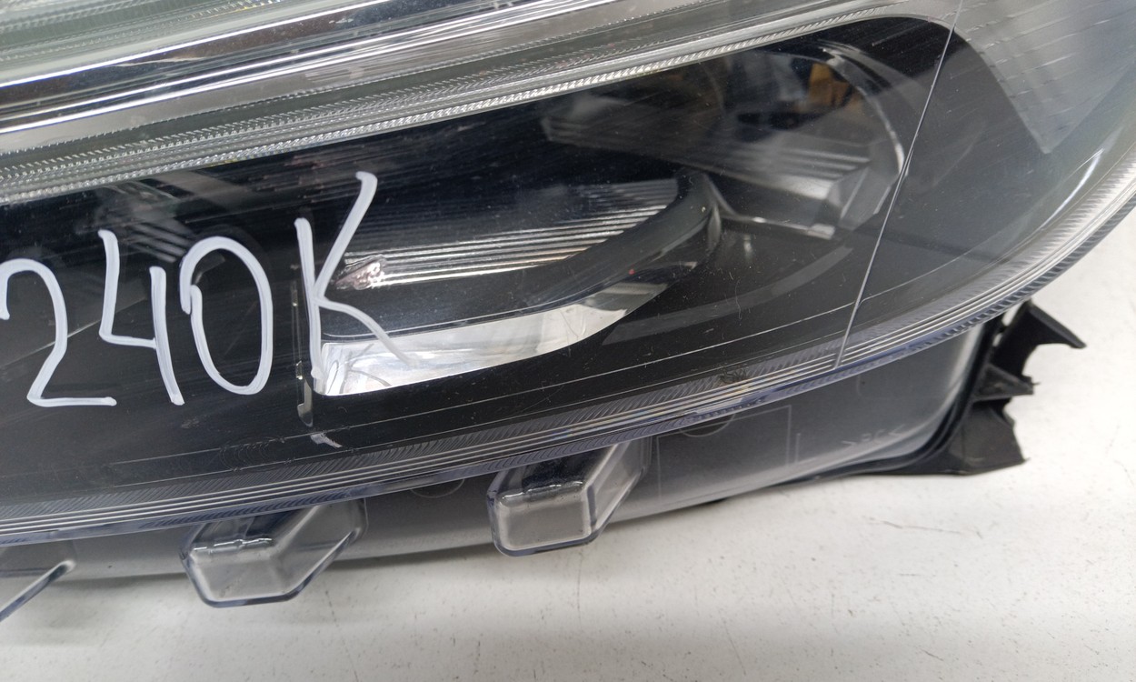 Фара передняя левая Volvo XC40 LED