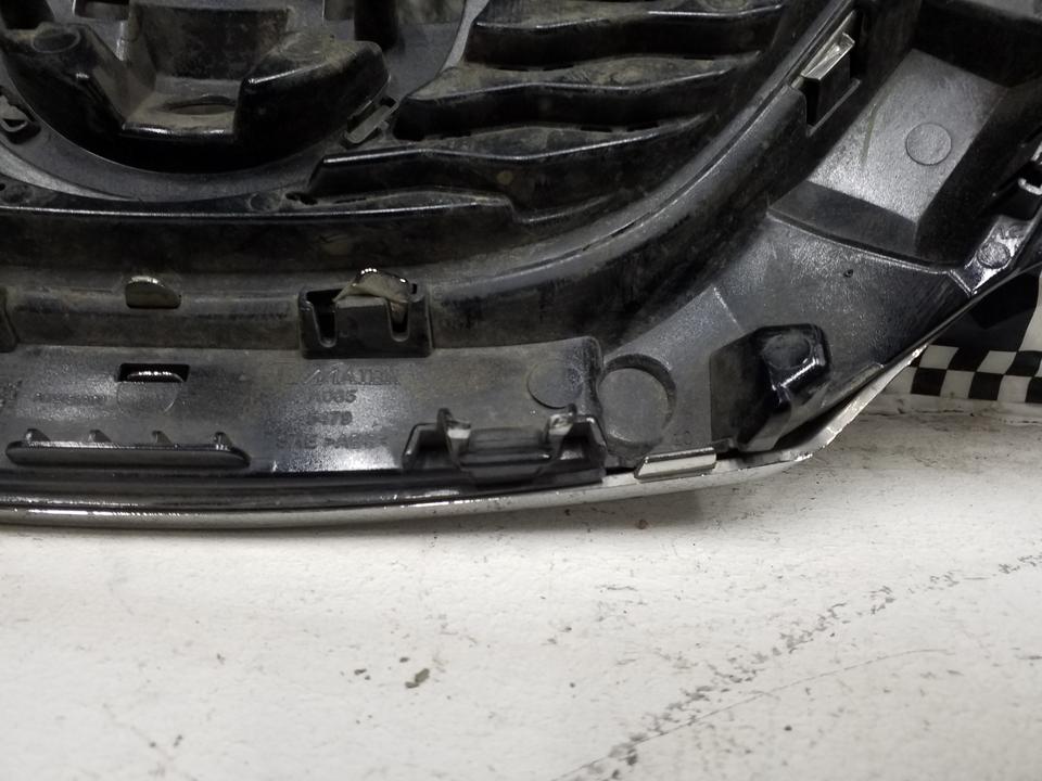 Решетка радиатора Nissan Qashqai 2