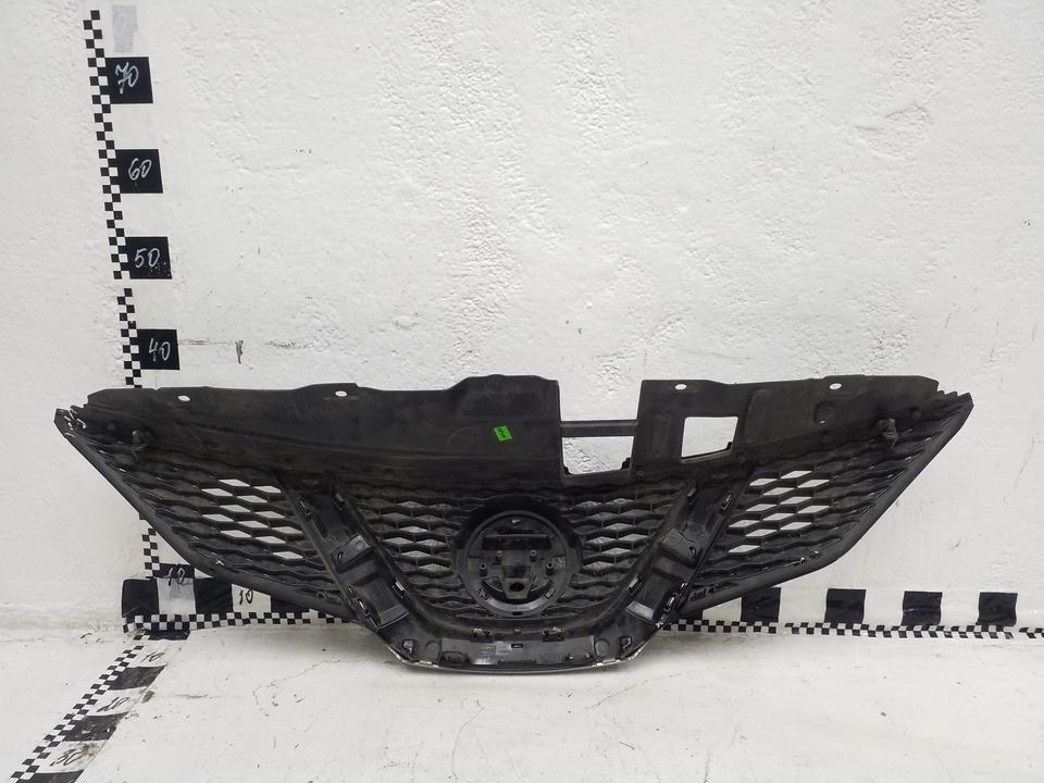 Решетка радиатора Nissan Qashqai 2