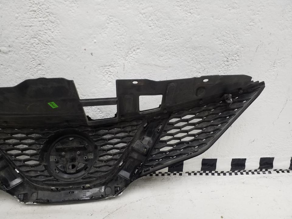 Решетка радиатора Nissan Qashqai 2