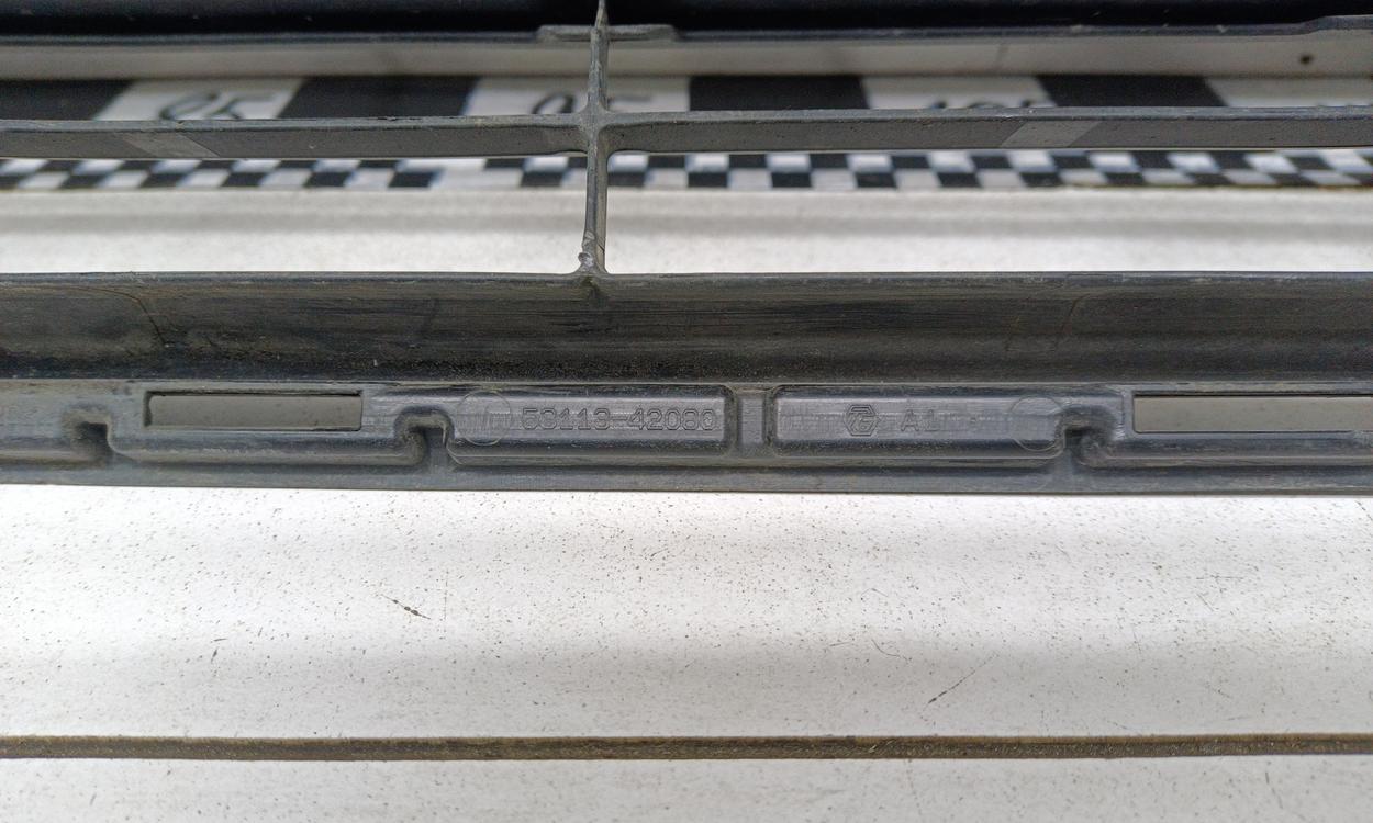 Решетка переднего бампера Toyota RAV4 CA40 Restail