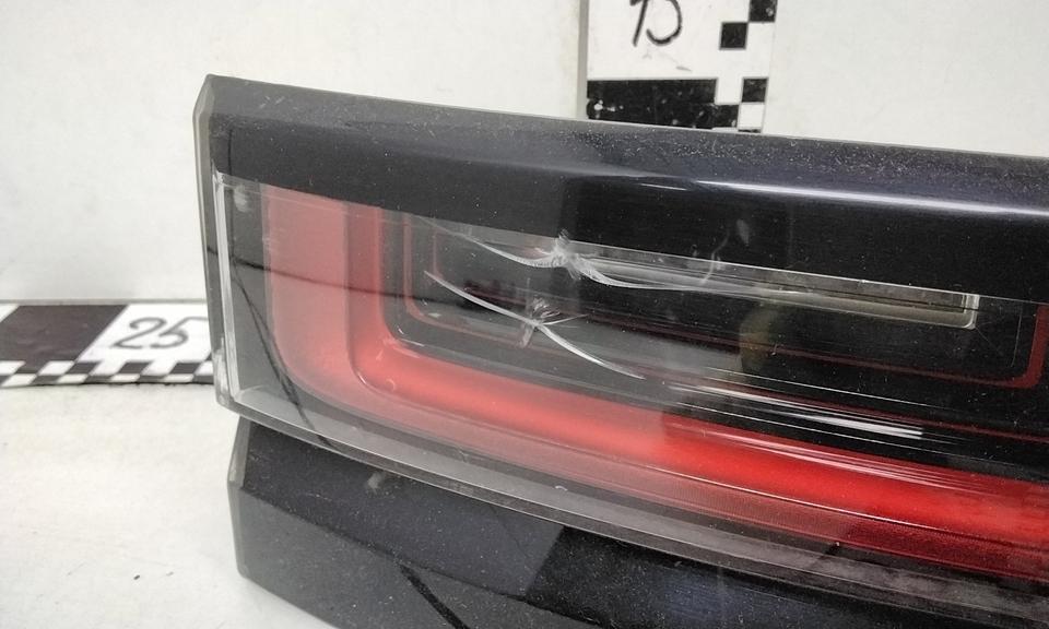 Фонарь центральный в крышку багажника Land Rover Range Rover Velar LED