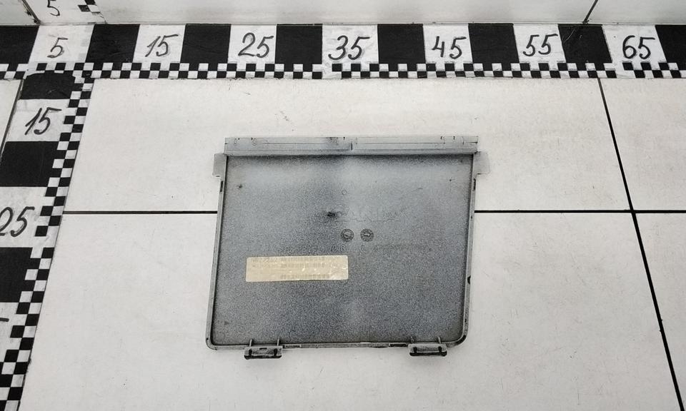 Лючок корпуса подножки левой Scania 6 Series