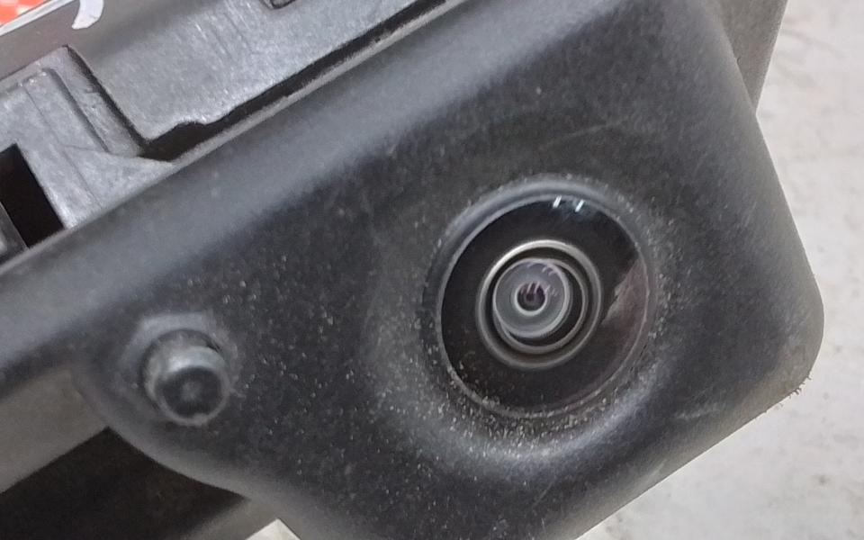 Кнопка открытия крышки багажника с камерой Skoda Kodiaq