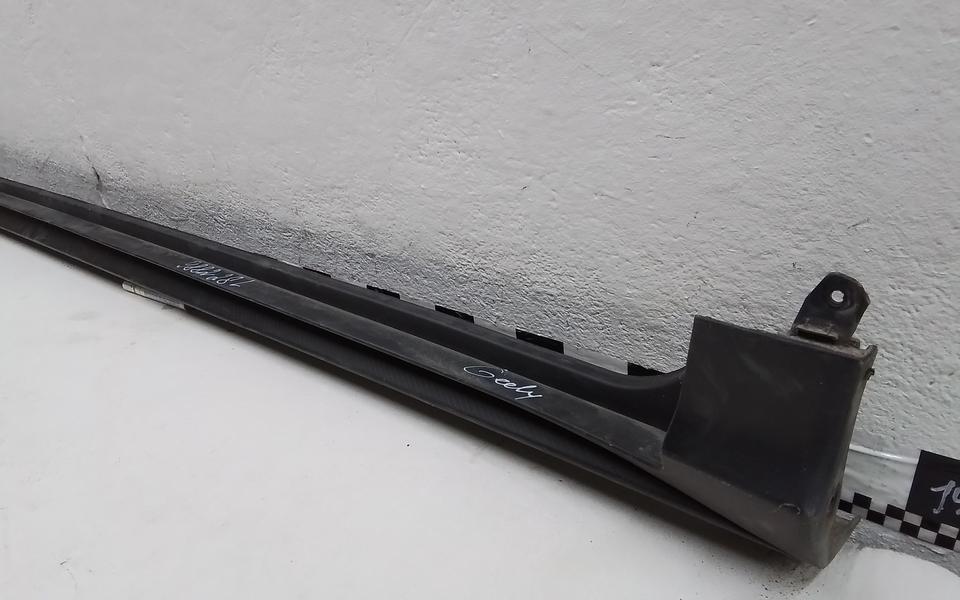 Накладка порога правого Geely Coolray