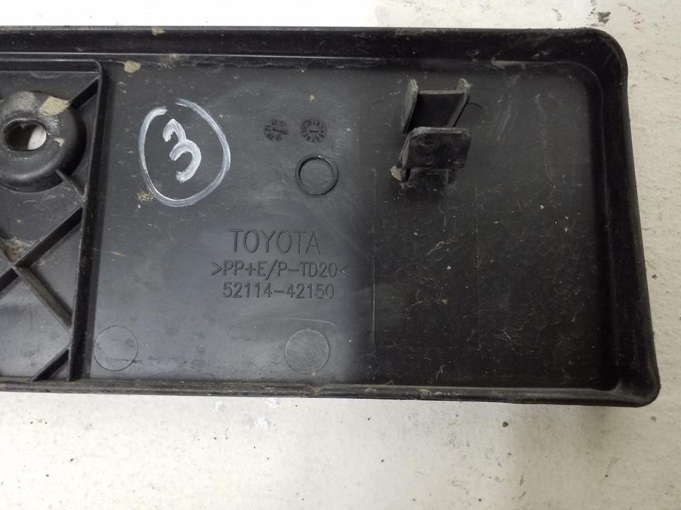Накладка переднего бампера под номерной знак Toyota Rav4 XA50