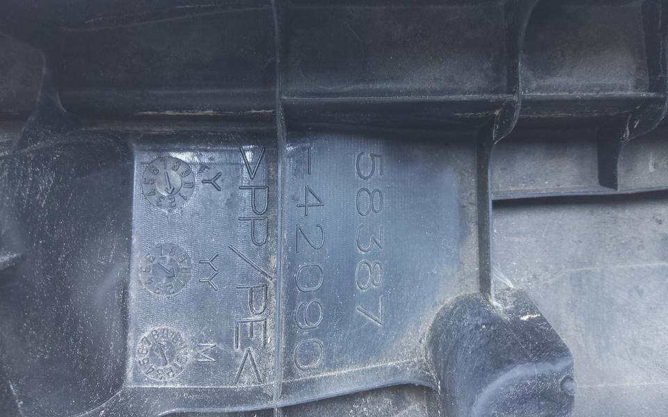 Накладка задней панели Toyota RAV4 XA50