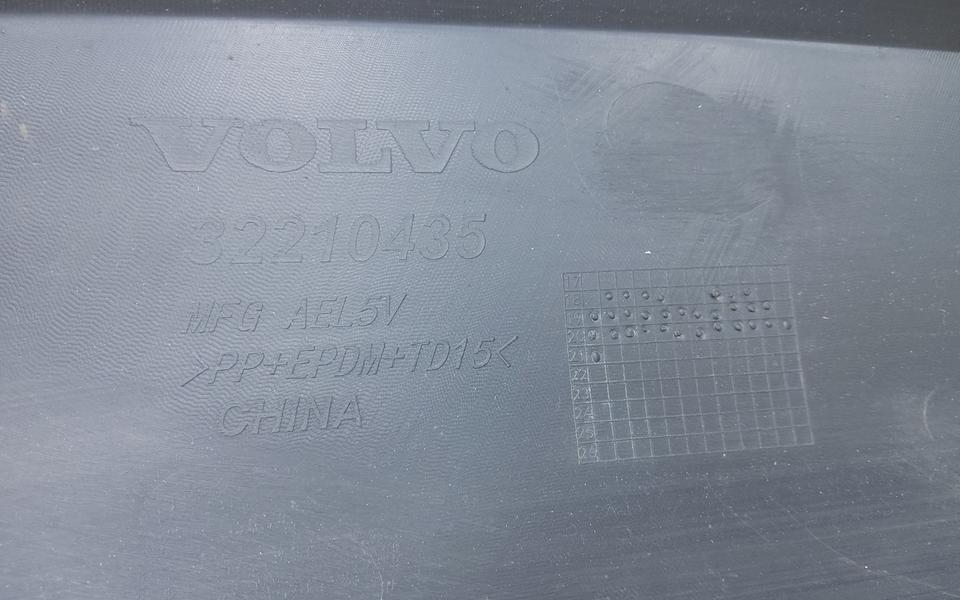 Юбка переднего бампера Volvo XC40