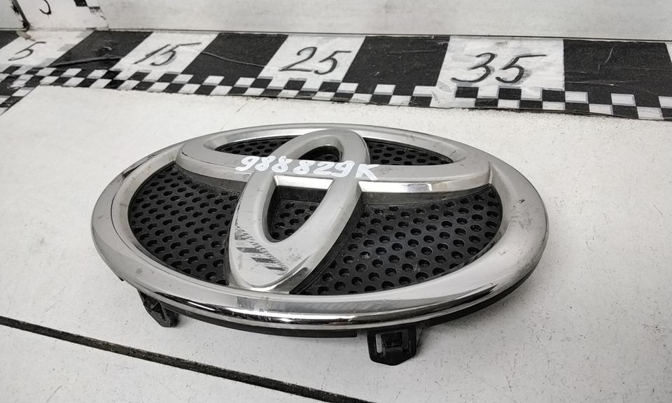 Эмблема решетки радиатора Toyota RAV4 XA50