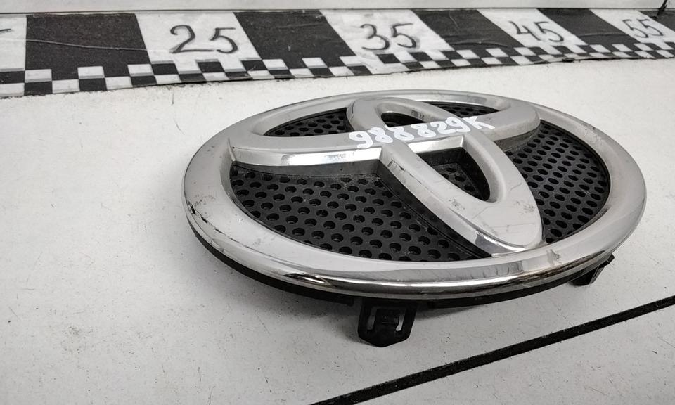 Эмблема решетки радиатора Toyota RAV4 XA50