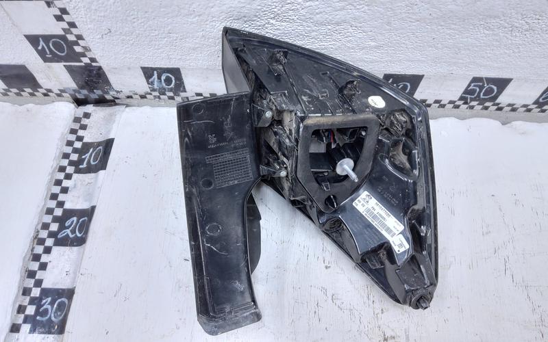 Фонарь задний правый наружный Peugeot 3008 2 LED