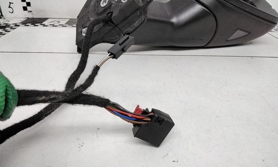 Зеркало правое Skoda Karoq 10+2 контактов