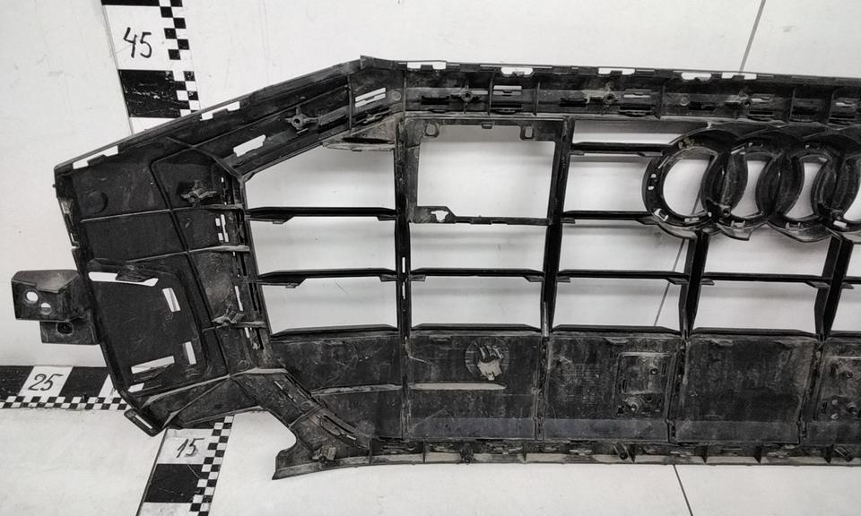 Решётка радиатора под радары Audi Q8