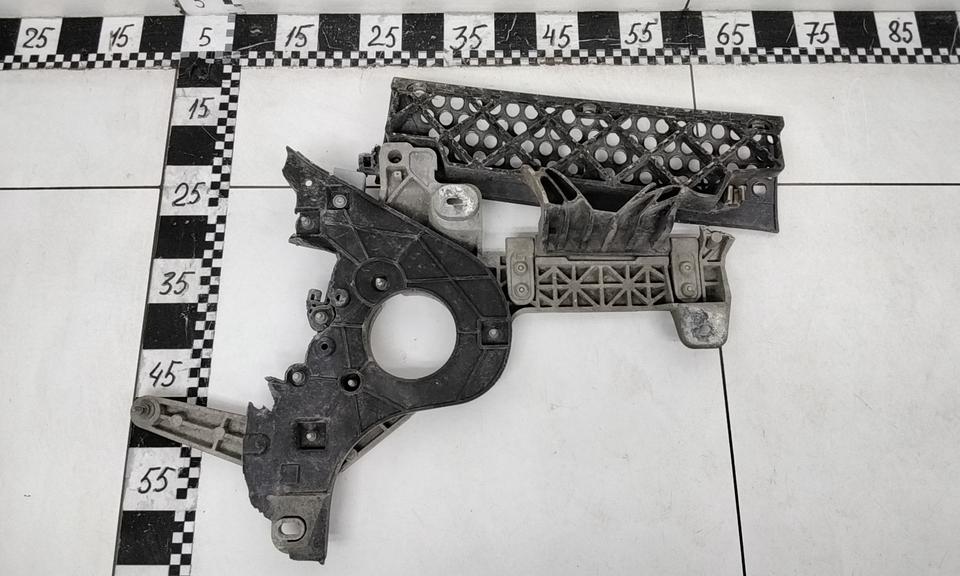 Кронштейн переднего бампера левый Mercedes Benz Actros 4