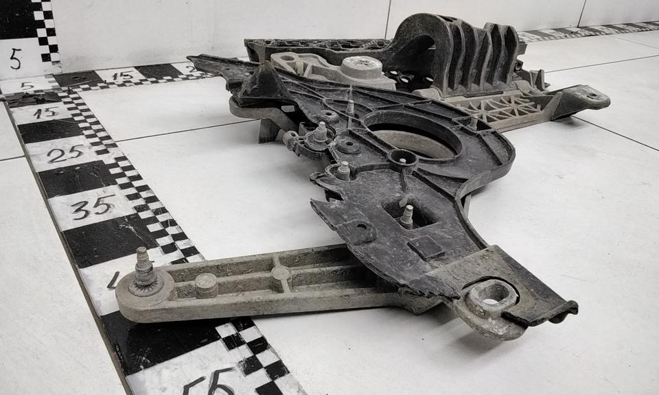 Кронштейн переднего бампера левый Mercedes Benz Actros 4