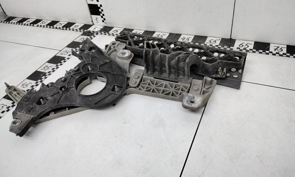 Кронштейн переднего бампера левый Mercedes Benz Actros 4