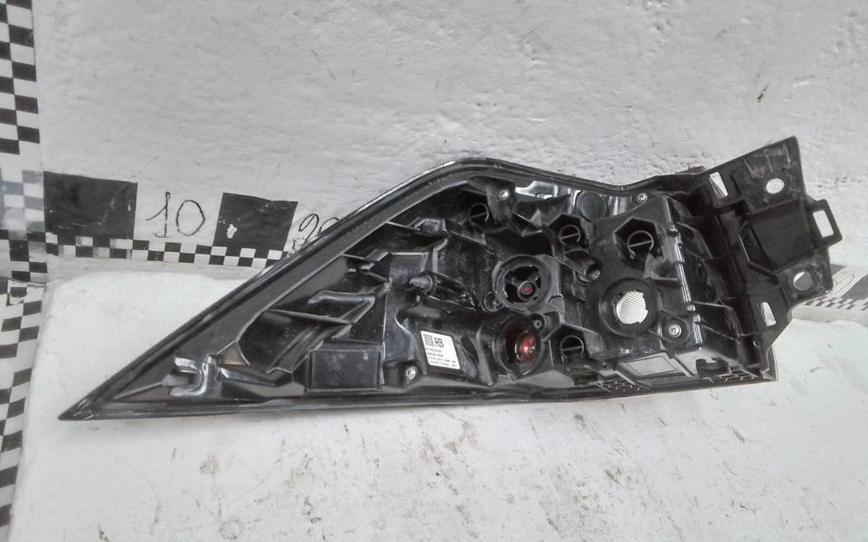 Фонарь задний правый наружный Toyota RAV4 XA50